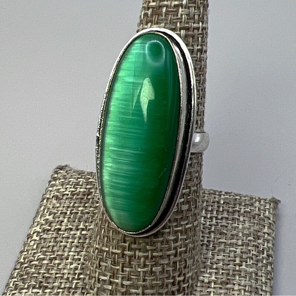 New Green Cats Eye Monalisa Stone Silver Overlay Ring Size 6.5 - 6.75 - Picture 4 of 9